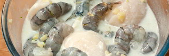 шашлычки из гребешков и креветок