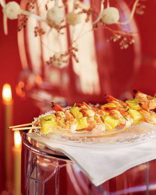 Шашлычки из креветок и ананаса