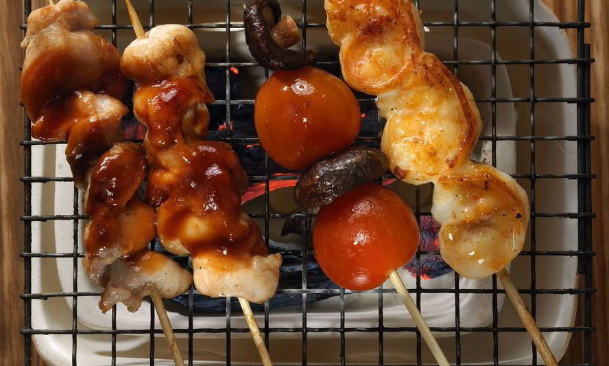 Рецепт шашлычков из курицы, креветок и овощей