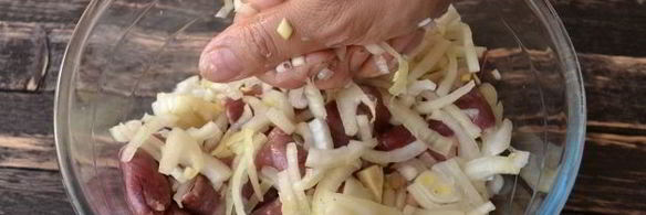 шашлык из куриных сердечек в сметане