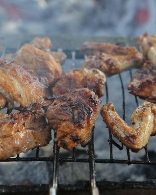 Шашлык из курицы и овощей в пряностях