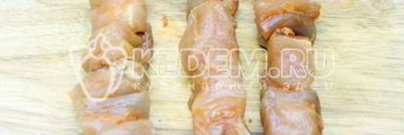 шашлык из курицы на сковороде гриль