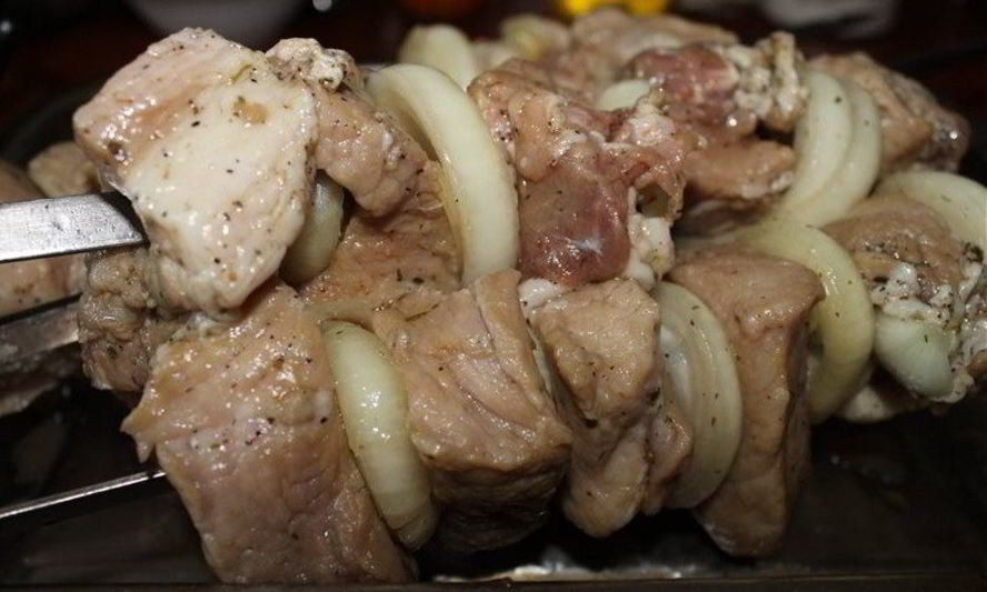 Рецепт шашлыка из свинины, маринованный в водке с медом