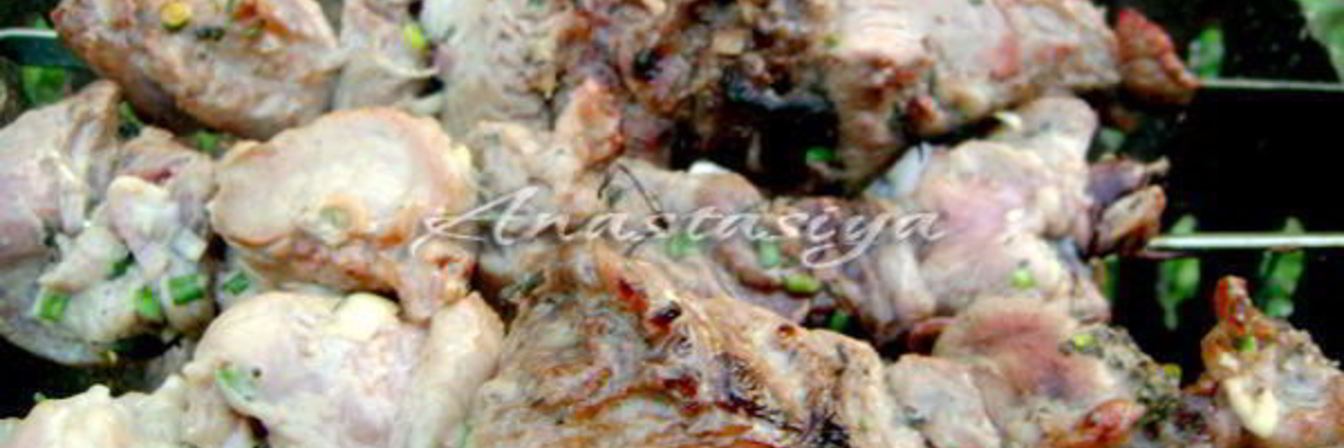 Шашлык из свинины в кефире с зеленым луком