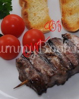 Шашлык из свинины в ореховом маринаде с грушами