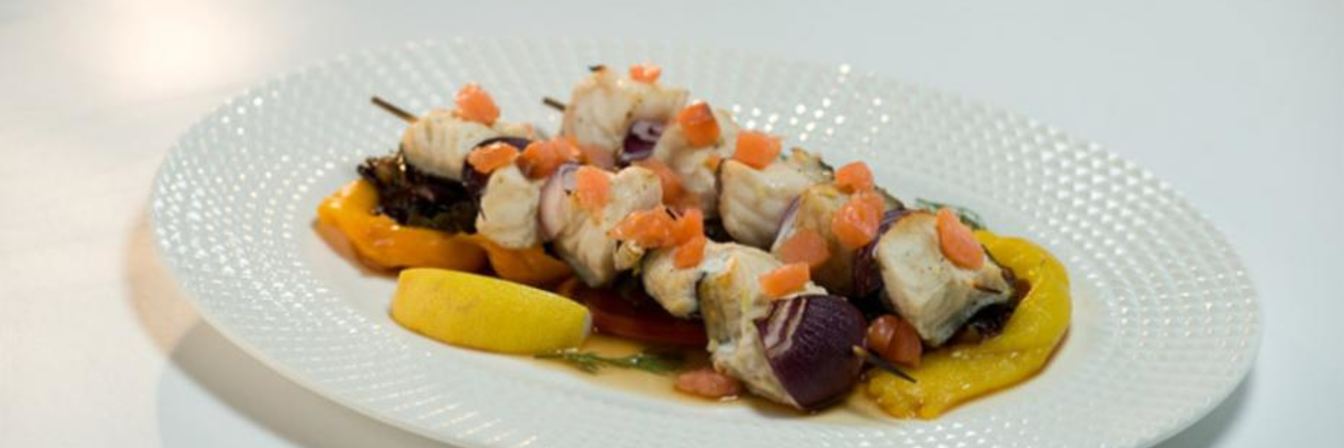 Шашлык из зубатки с луковым конфитюром