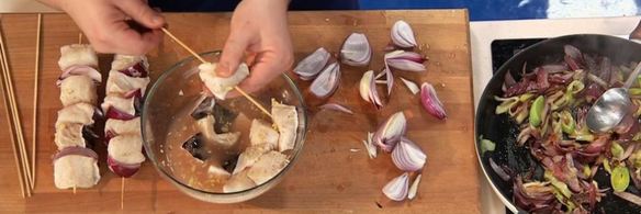 шашлык из зубатки с луковым конфитюром