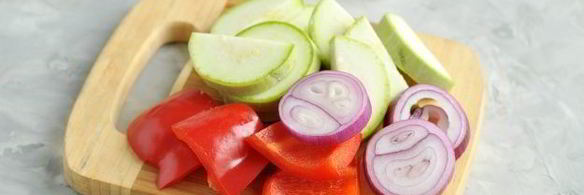 шашлык на кефире из куриного филе с овощами