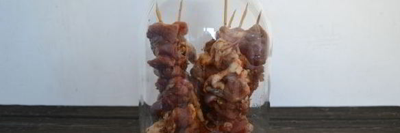 шашлык в духовке в банке на шпажках