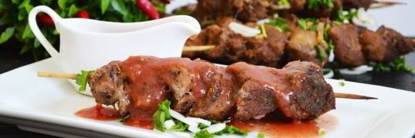 шашлык в духовке в банке на шпажках