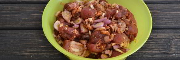 шашлык в духовке в банке на шпажках