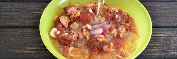 шашлык в духовке в банке на шпажках