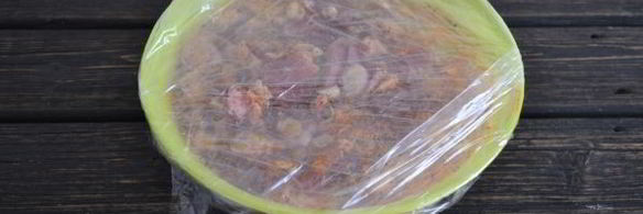 шашлык в духовке в банке на шпажках