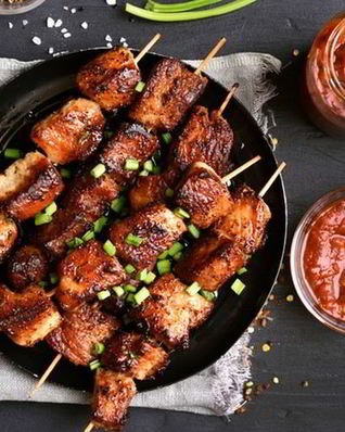 Свиной шашлык с чили маринадом и горчицей на гриле