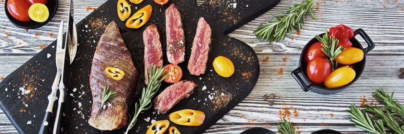 Стейк из говядины на сковороде