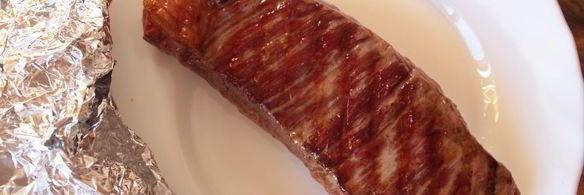 стейк из говядины на сковороде