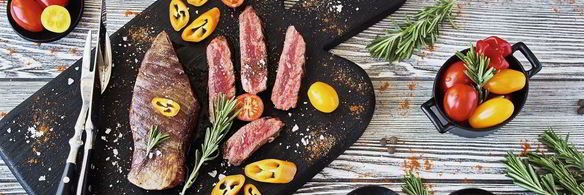 стейк из говядины на сковороде