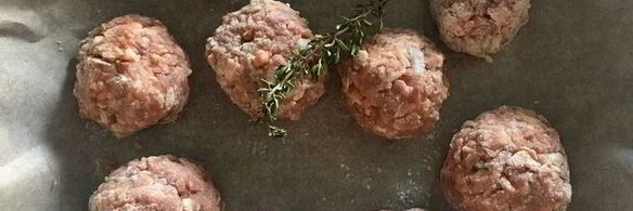 домашние тефтели в томатном соусе с зеленым булгуром