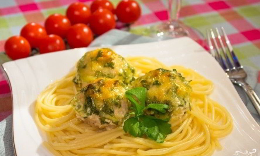 Рецепт куриных тефтелей под сливочным соусом