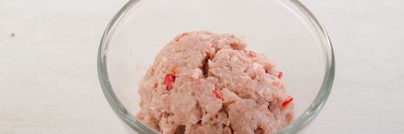 куриные тефтели с кориандром и томатным соусом