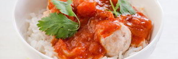 куриные тефтели с кориандром и томатным соусом