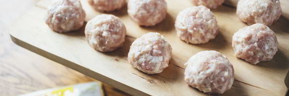 куриные тефтели в сливочно-сырном соусе