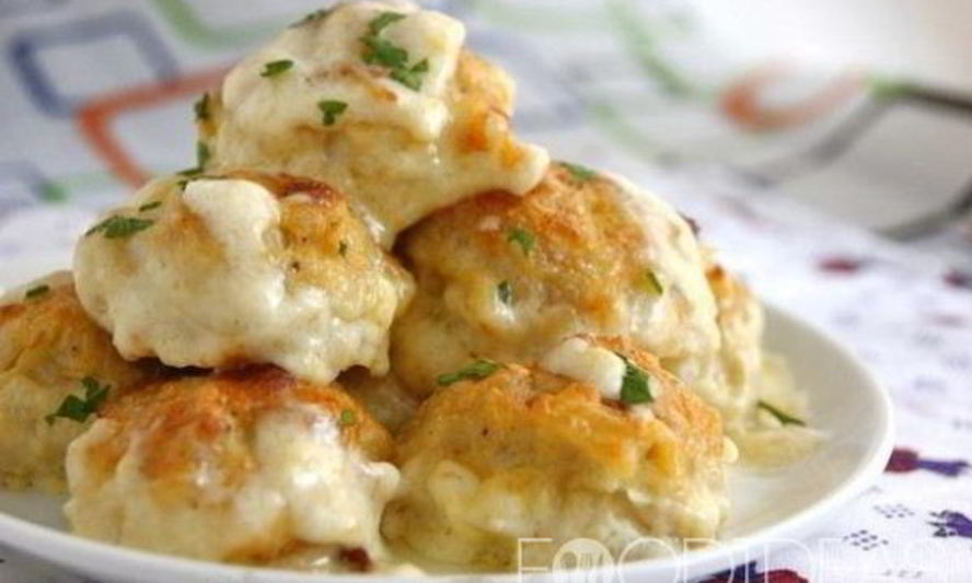 Рецепт куриных тефтелей в сливочном соусе