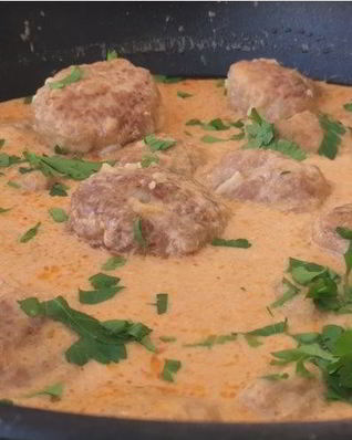 Очень нежные тефтели в томатно-сметанном соусе