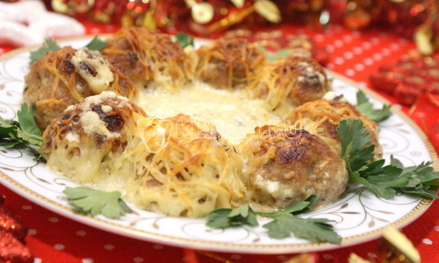 Рецепт рождественского венка из тефтелей