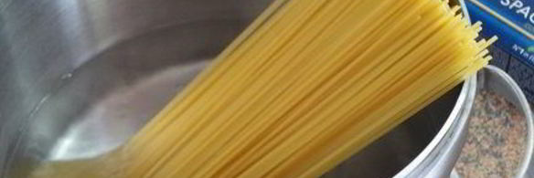 рыбные тефтели в гнезде из спагетти со сливочным соусом