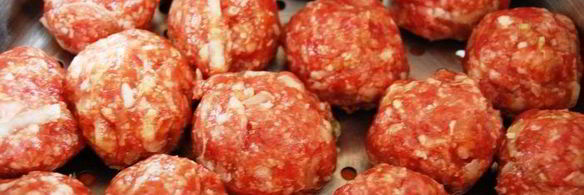 спагетти с паровыми тефтельками под томатным соусом