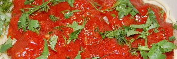 спагетти с паровыми тефтельками под томатным соусом