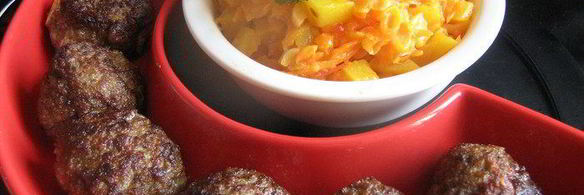 тефтели с бананами, кешью и карри с манговым соусом