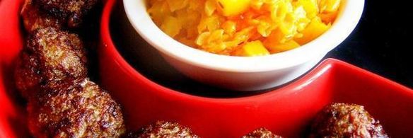 тефтели с бананами, кешью и карри