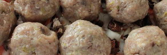 тефтели с гречкой и грибами, запеченные в ряженке