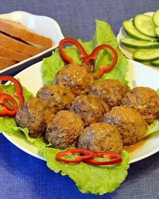 Тефтели с капустой и рисом