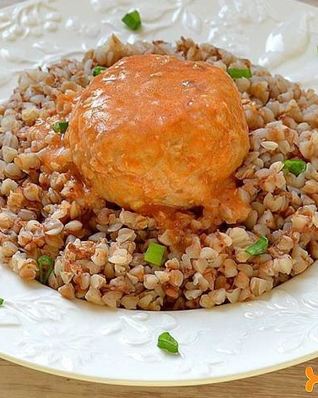 Тефтели с подливкой на сковороде