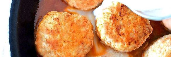 тефтели с подливкой на сковороде