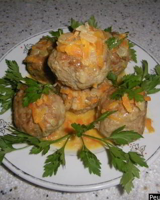 Тефтели с рисом в сметанном соусе