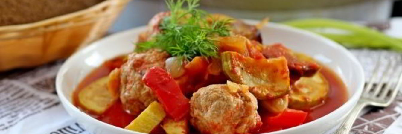 Тефтели запеченные с овощами