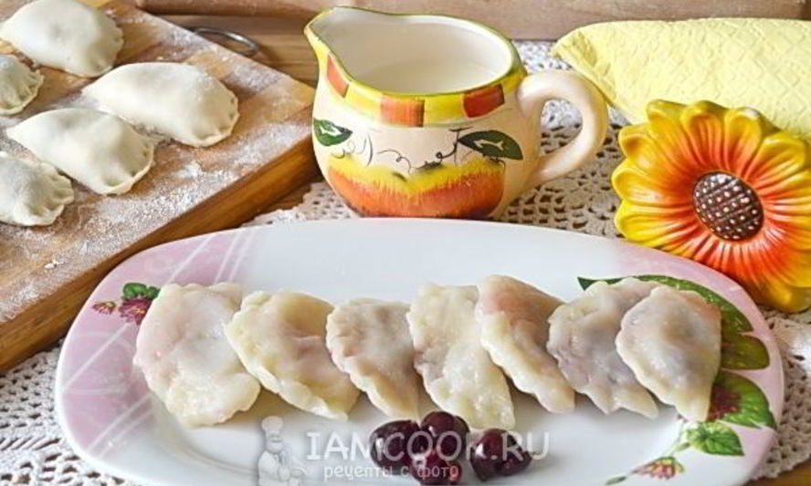 Рецепт творожных вареников с вишней
