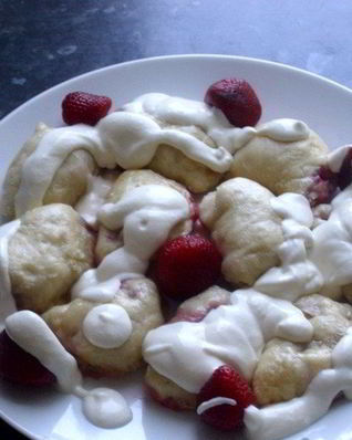 Вареники с клубникой на кефире