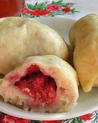 Вареники с клубникой