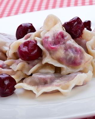 Вареники с вишней на пару на кефире