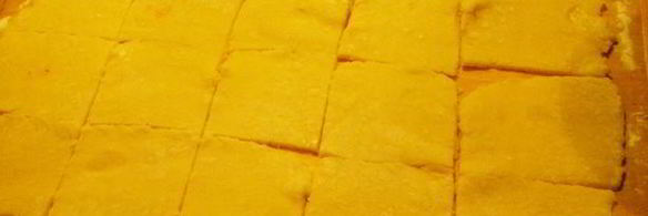 заварные клецки с клубникой и шоколадным соусом