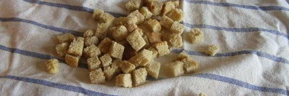 заварные клецки с клубникой и шоколадным соусом