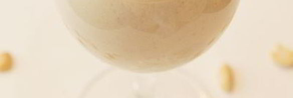 бананово-арахисовый коктейль