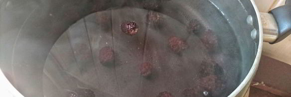 чайный напиток с ежевикой и мятой