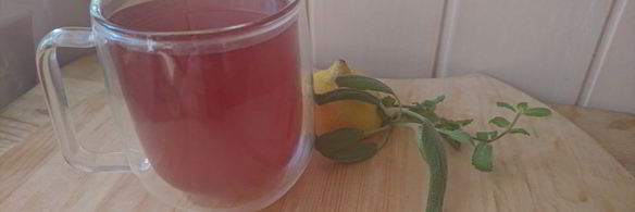 чайный напиток с ежевикой и мятой