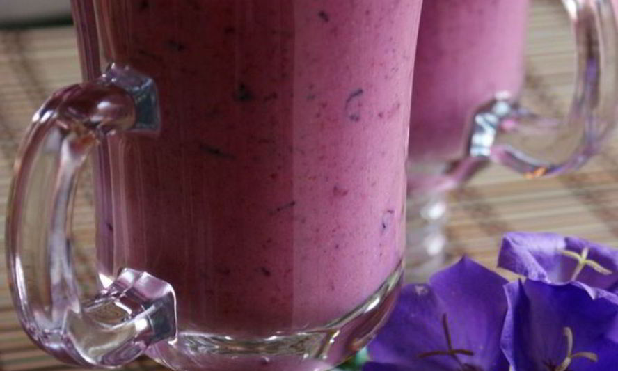 Рецепт чернично-клубничного коктейль